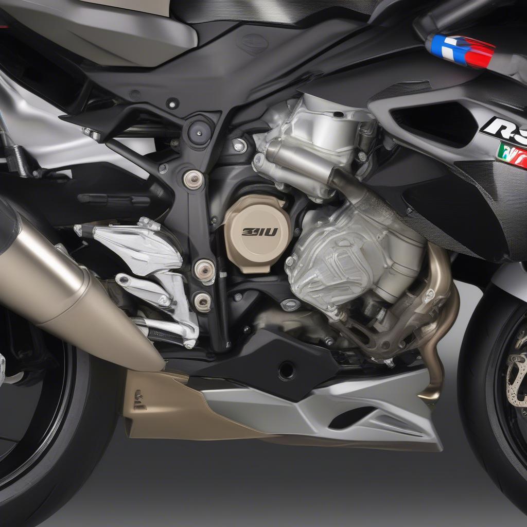 Aprilia RSV4 vs BMW S1000RR: Động cơ