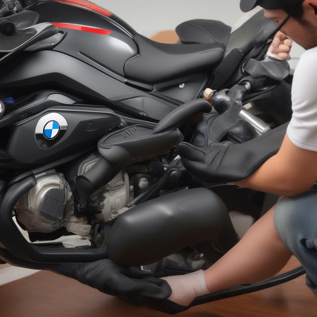 Bảo dưỡng yên xe BMW R1200R