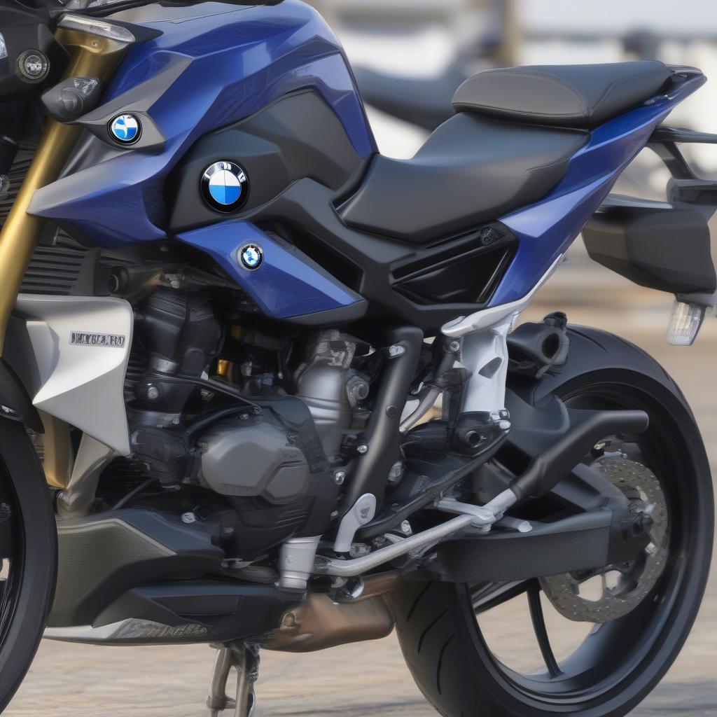 So sánh động cơ BMW G310R và Yamaha MT-03