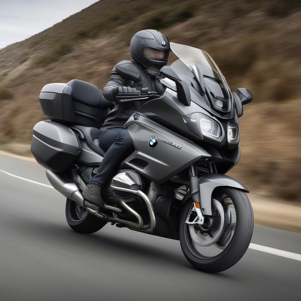 BMW K1600B Grey trên đường trường