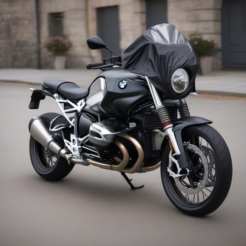 BMW R Nine T dưới bạt che xe