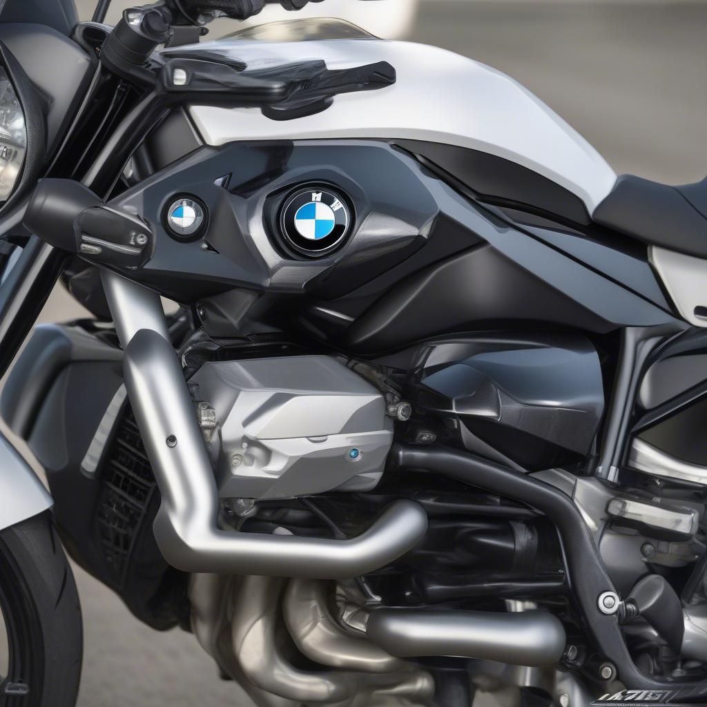 Công nghệ tiên tiến trên BMW R1200R Black Edition