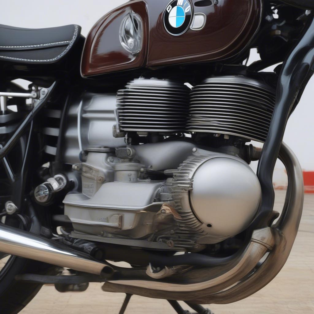 Động cơ boxer mạnh mẽ của BMW R60 cũ.