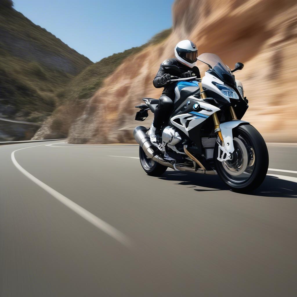 BMW S1000R Mạnh Mẽ Trên Đường Phố