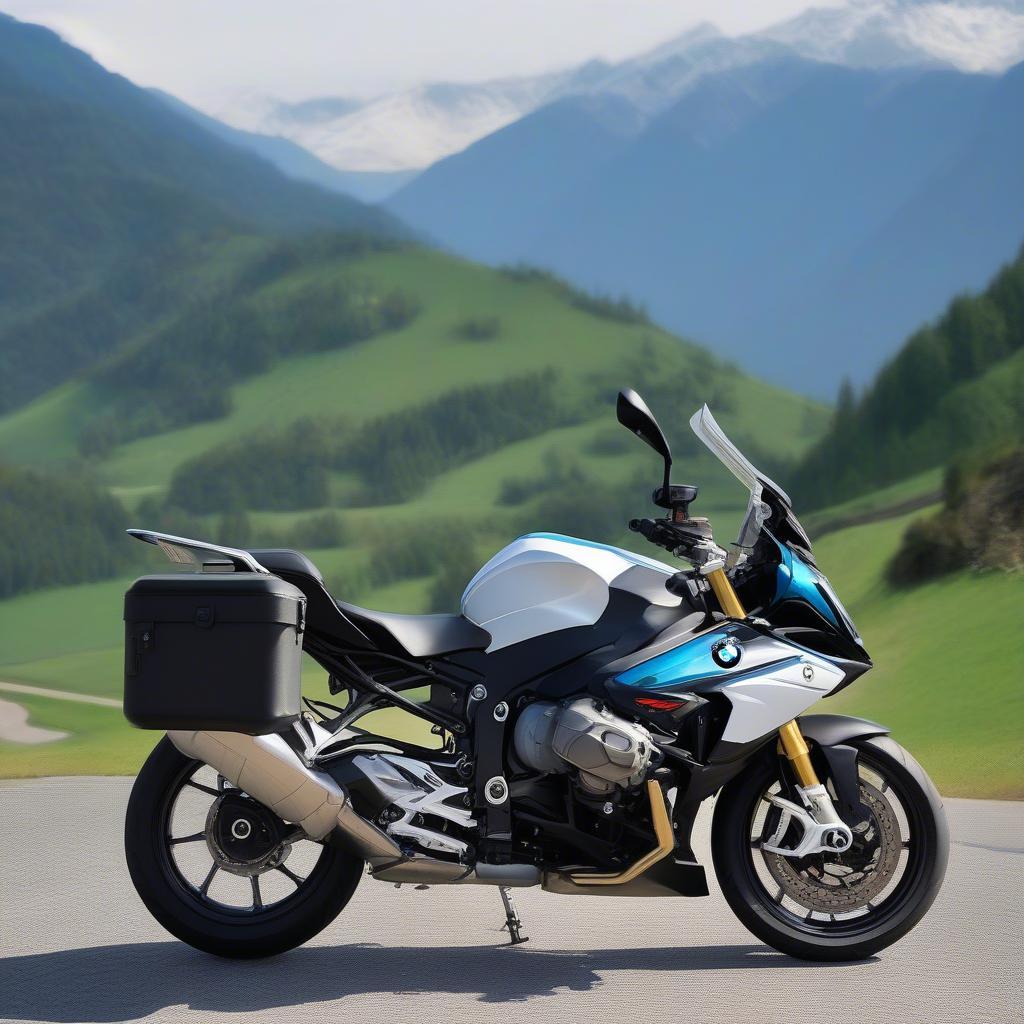 BMW S1000R với Top Case dung tích lớn cho những chuyến touring