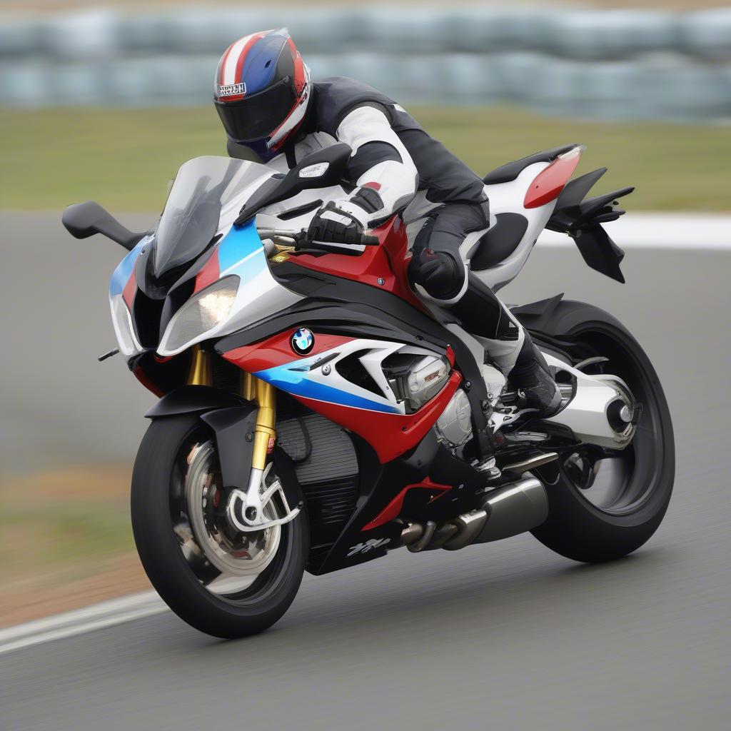 Vận hành mạnh mẽ BMW S1000RR 2011