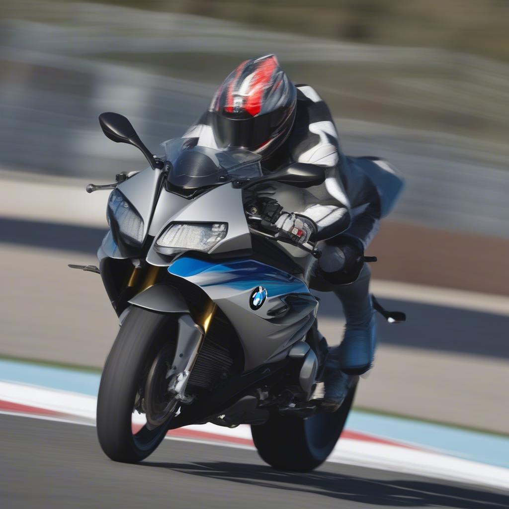 BMW S1000RR 2018 ở tốc độ cao