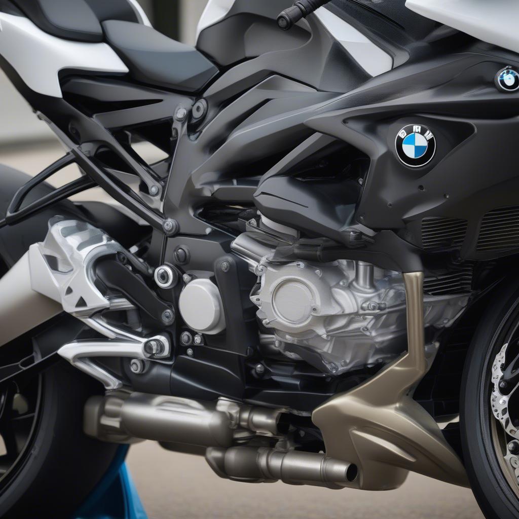 Động cơ mạnh mẽ của BMW S1000RR 2019