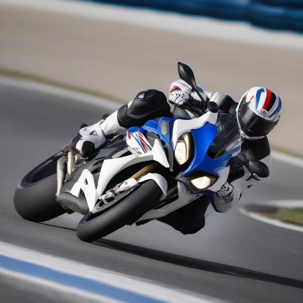 BMW S1000RR HP4 Race tăng tốc trên đường đua