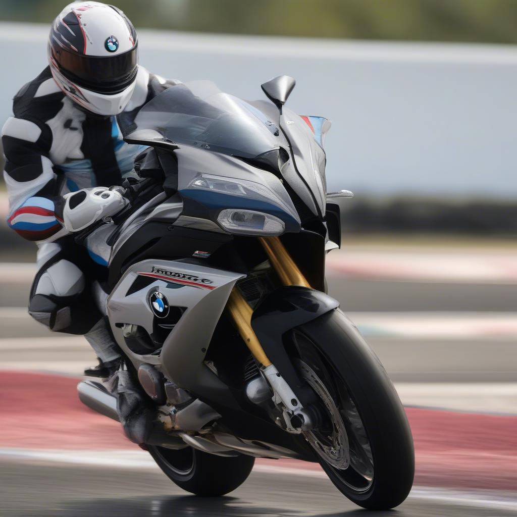 BMW S1000RR trên đường đua ở Thái Lan