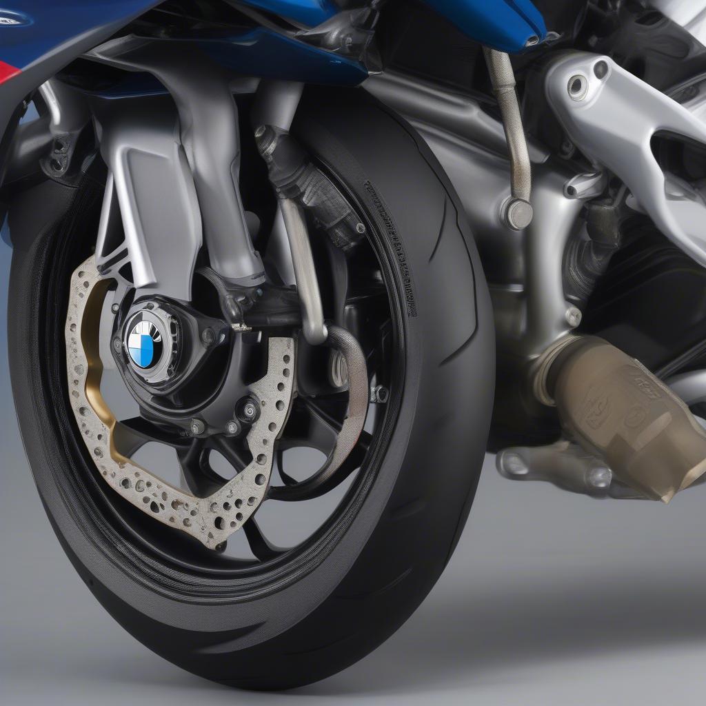 So sánh động cơ BMW S1000RR và HP4