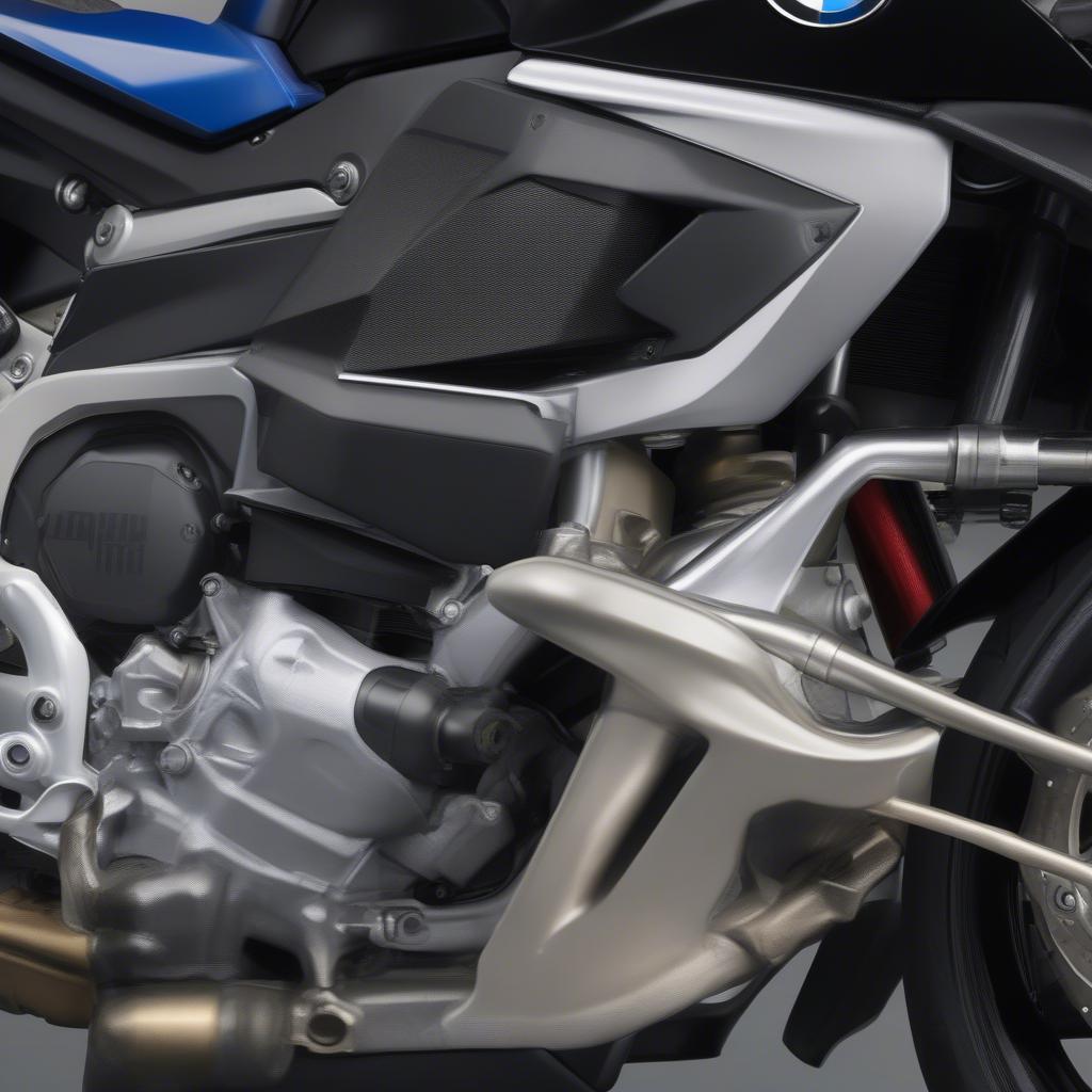 So sánh động cơ BMW S1000RR và HP4