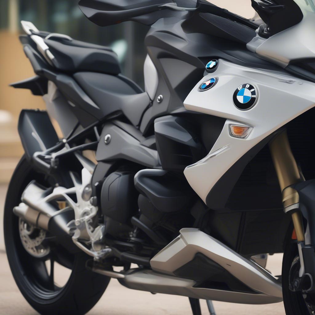 BMW S1000XR Usata: Ngoại hình thể thao mạnh mẽ