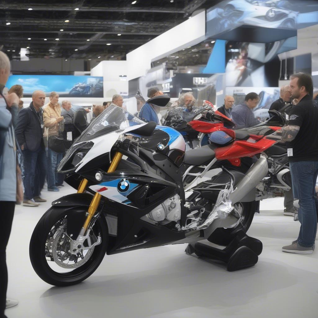 Khách tham quan BMW S1000RR