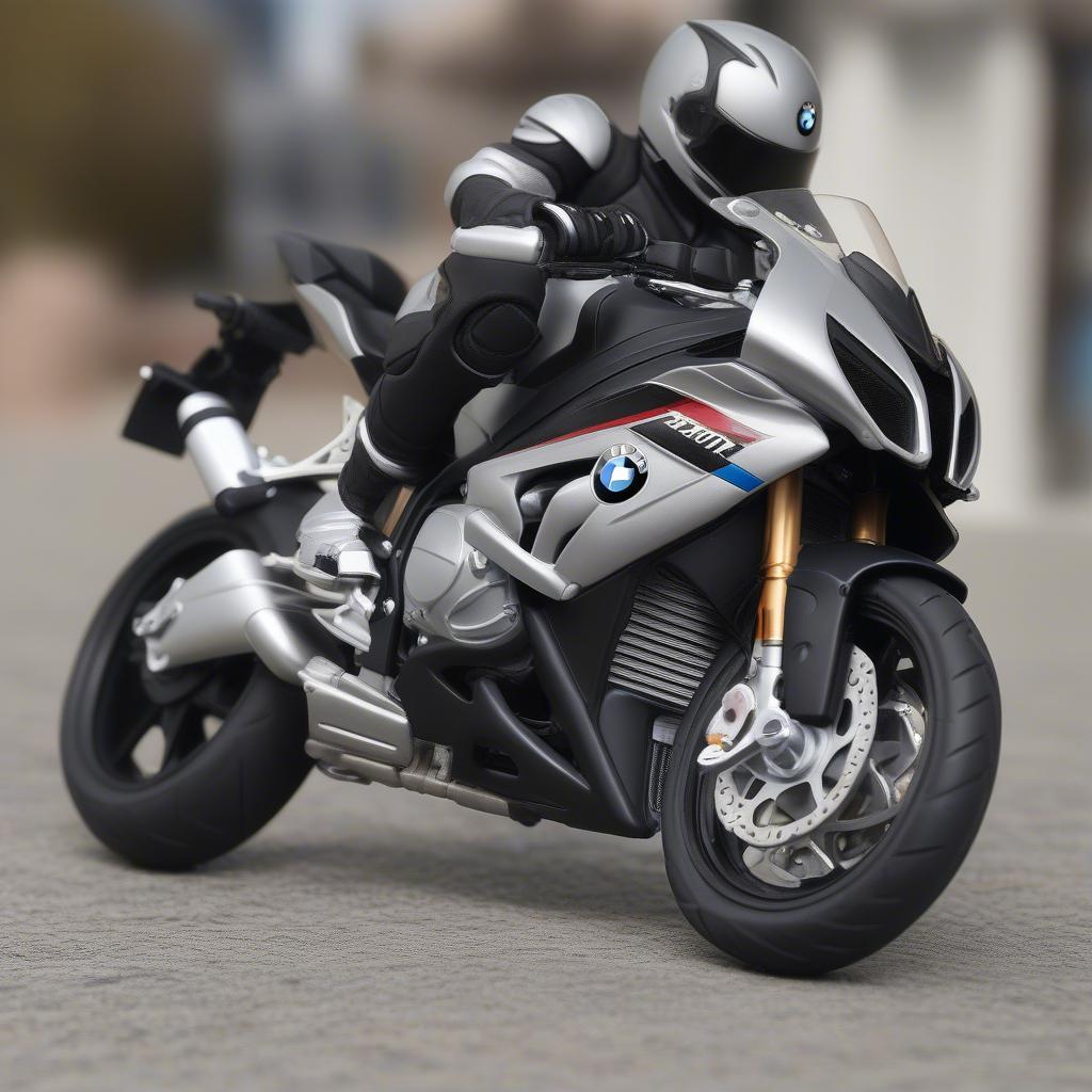 Mô hình BMW S1000RR 1/18 góc chụp nghiêng