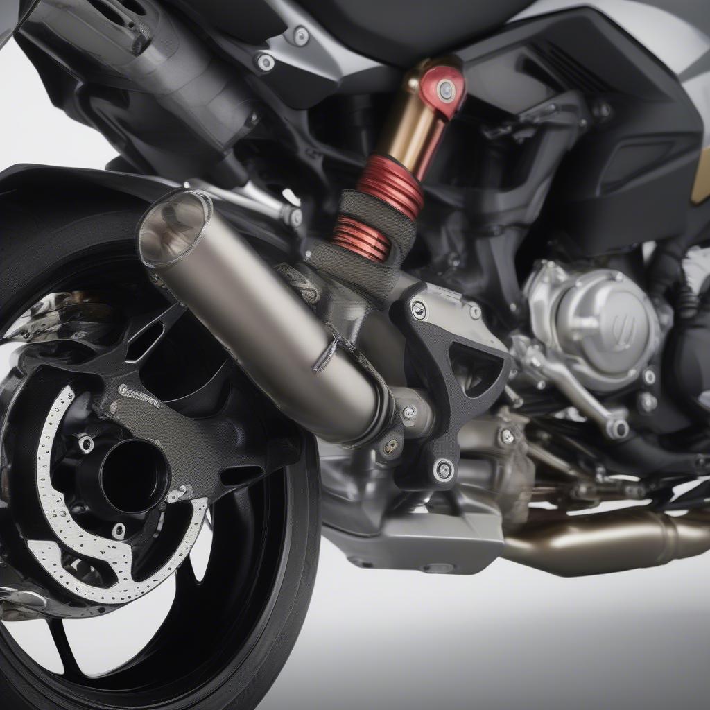 Nâng cấp hiệu suất BMW S1000XR với ống xả Akrapovic và Dynamic ESA