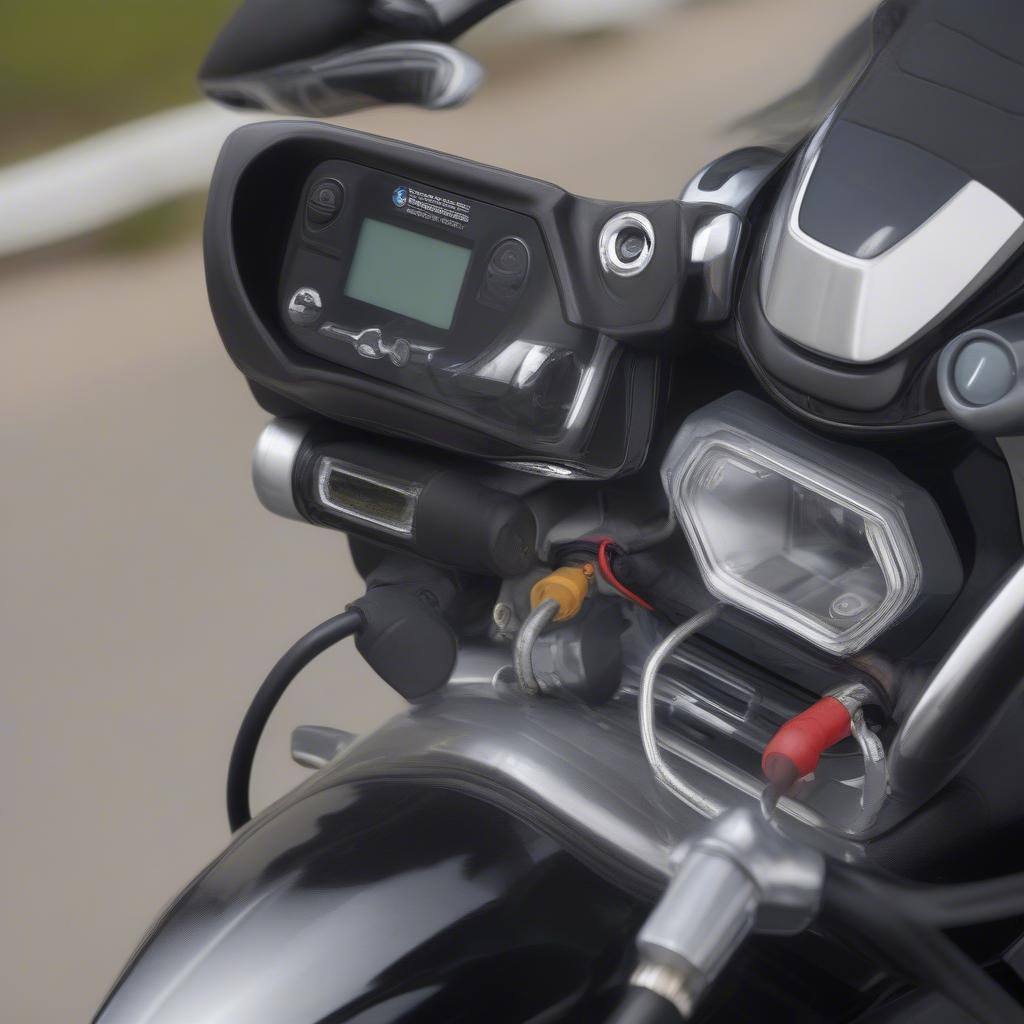 Sử Dụng BMW R1200C Power Socket An Toàn